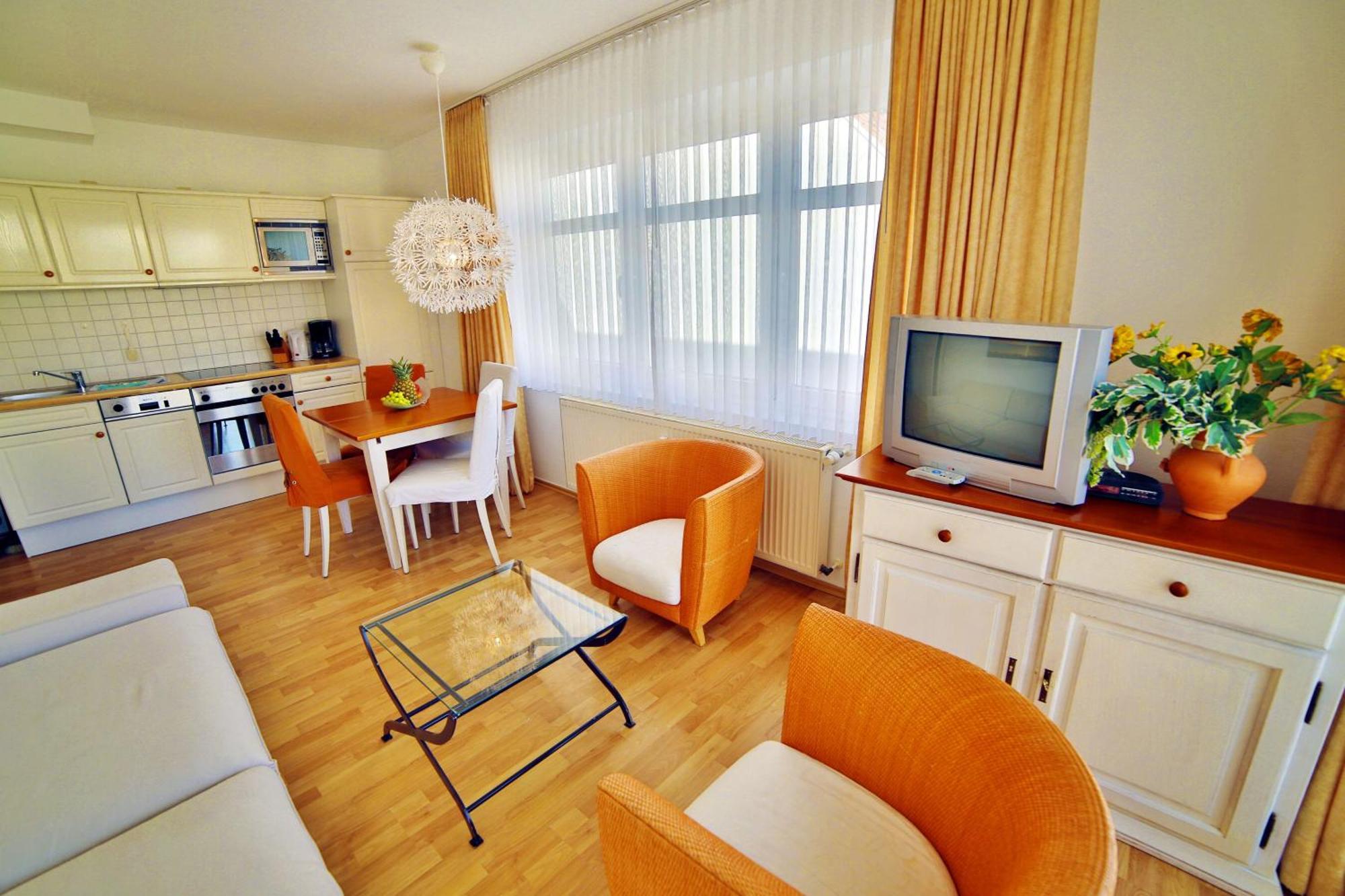 Ferienwohnung Binzer Strandgut Im Haus Jahreszeiten Binz Buitenkant foto